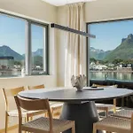 בית נופש Waterfront House With Hot Tub *