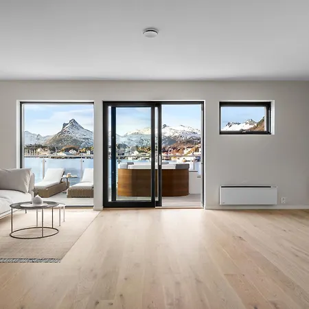 Holiday home Spectacular Mountain Views With Fireplace And Jacuzzi Svolvaer