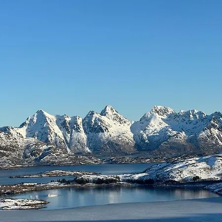 Vakantiehuis Waterfront House With Hot Tub Svolvær