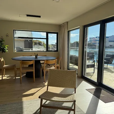 Spectacular Mountain Views With Fireplace And Jacuzzi * Svolvær