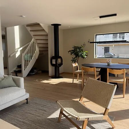 Spectacular Mountain Views With Fireplace And Jacuzzi Holiday home Svolvaer