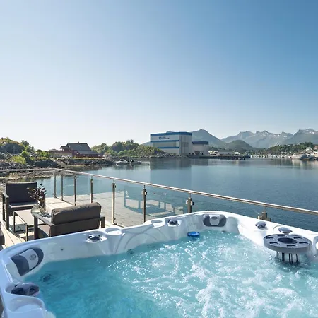 Waterfront House With Hot Tub *