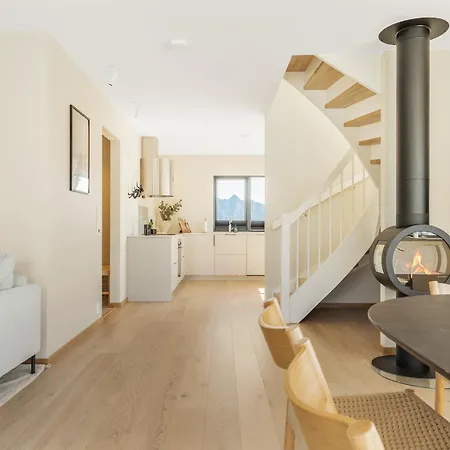 Waterfront House With Hot Tub Casa de Férias