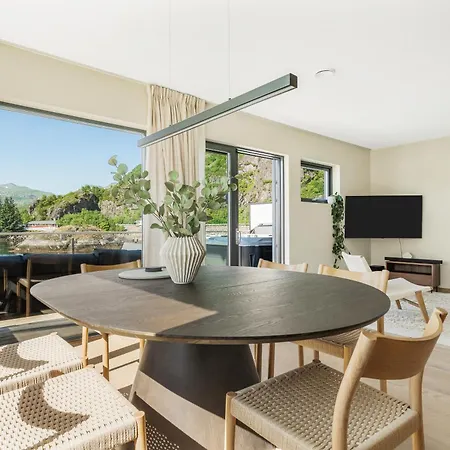 Waterfront House With Hot Tub *