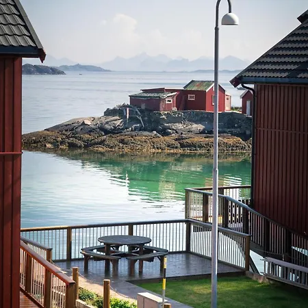 Waterfront House With Hot Tub * Svolvær