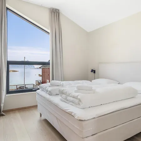 Waterfront House With Hot Tub *