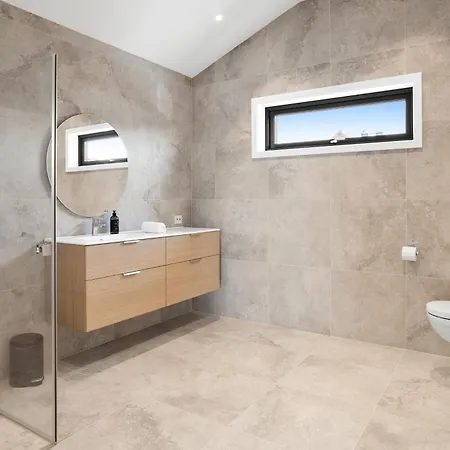 Casa de Férias Waterfront House With Hot Tub *