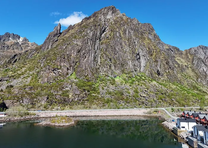 Waterfront House With Hot Tub *