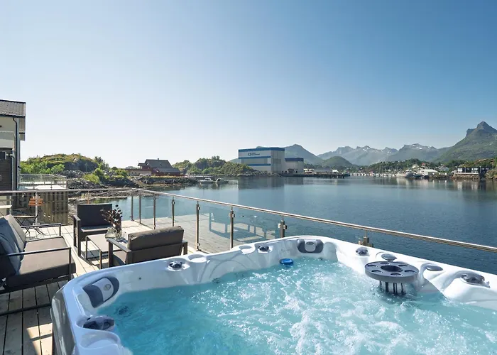 Waterfront House With Hot Tub *