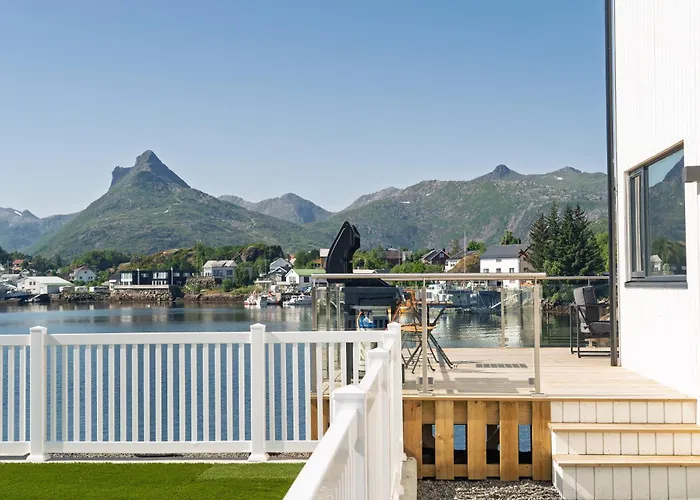 Waterfront House With Hot Tub Casa vacanze Svolvær