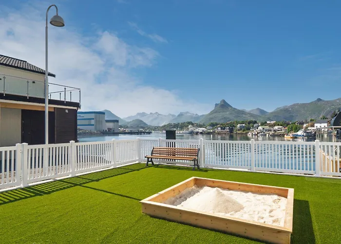 Waterfront House With Hot Tub Casa vacanze Svolvær