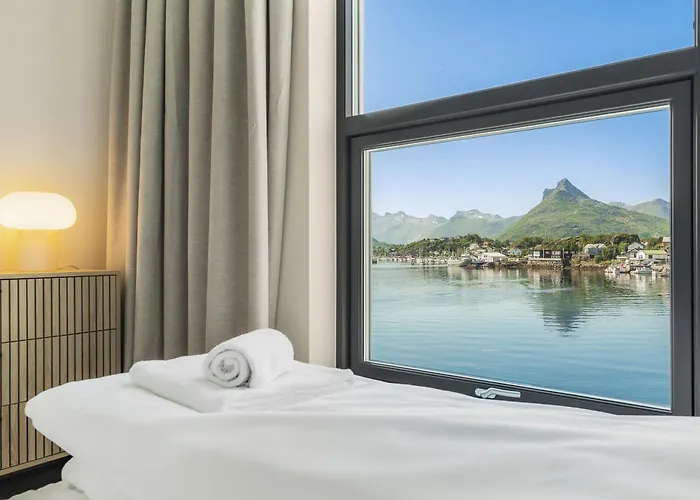 Casa vacanze Waterfront House With Hot Tub Svolvær