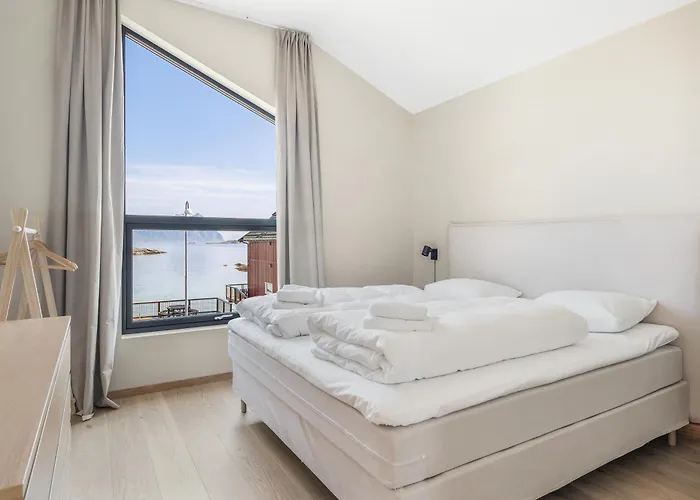 Waterfront House With Hot Tub *