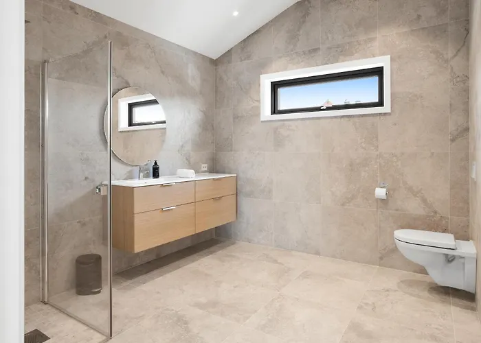 Casa vacanze Waterfront House With Hot Tub *