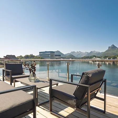 Prázdninový dům Waterfront House With Hot Tub Svolvær